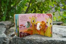 Load image into Gallery viewer, Baby Giraffe: Finger Puppet Book
